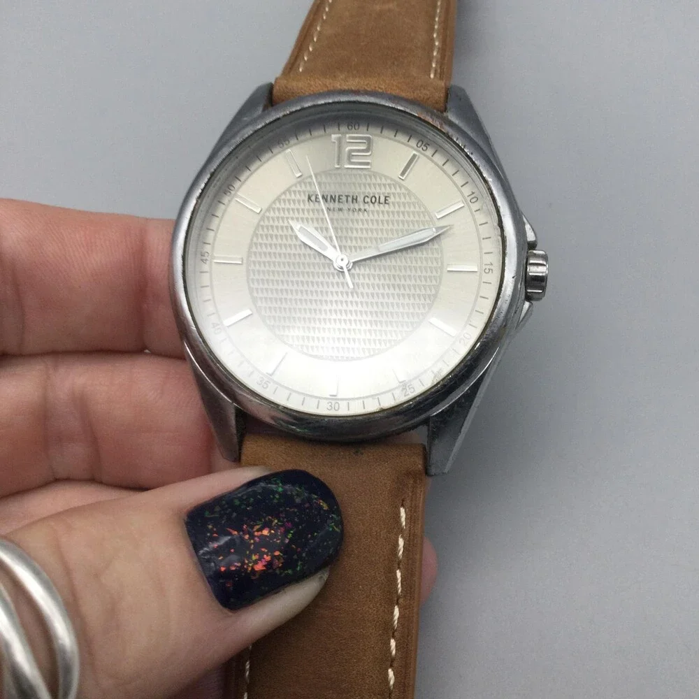 Kenneth Cole R10031374 Mens Watch 42mm Silver Tone Brown Leather New Battery